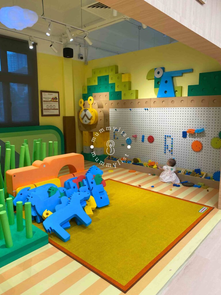 Indoor playgrounds for toddlers under 3: Kidztopia Prestige